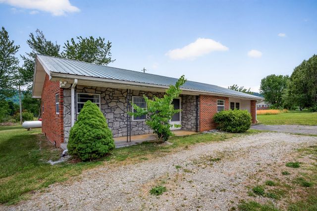 1372 Jamestown Hwy, Livingston, TN 38570