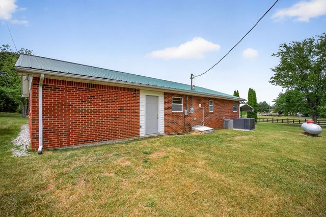 1372 Jamestown Hwy, Livingston, TN 38570