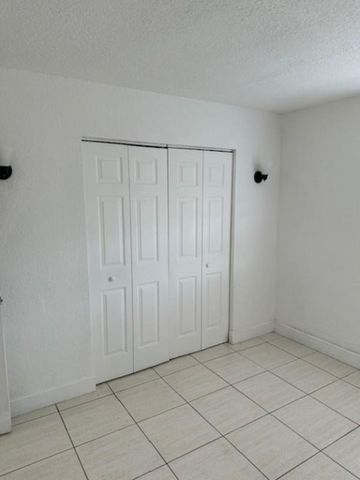 1095 W 77th Street 210, Hialeah, FL 33014