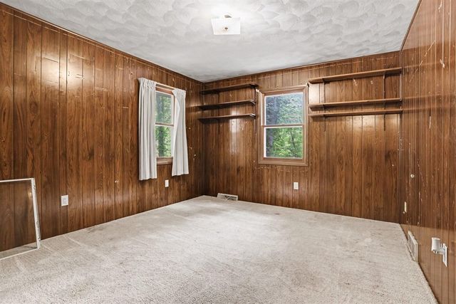 11091 W Drive, Bellevue, MI 49021
