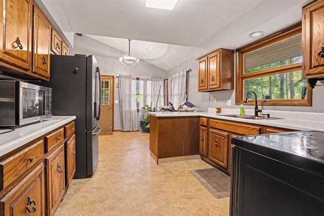 11091 W Drive, Bellevue, MI 49021