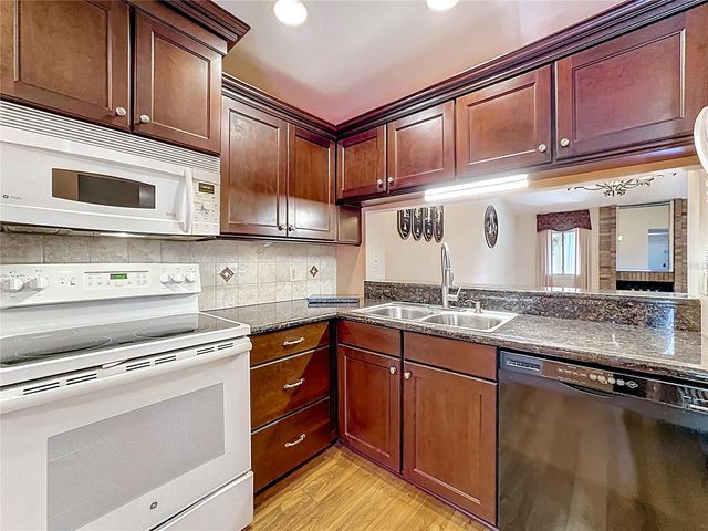 2 ESCONDIDO CIRCLE 190, Altamonte Springs, FL 32701