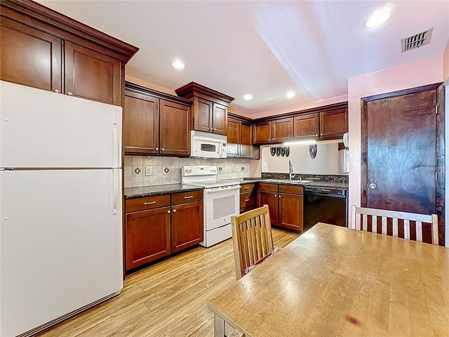 2 ESCONDIDO CIRCLE 190, Altamonte Springs, FL 32701