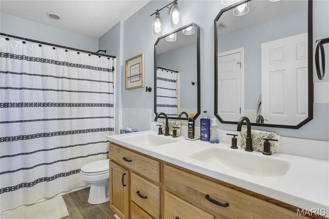 215 Ashford Drive, Glen Carbon, IL 62034