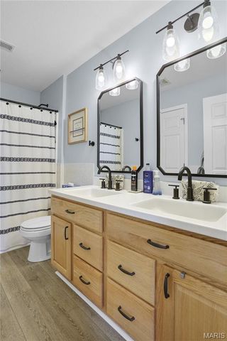 215 Ashford Drive, Glen Carbon, IL 62034