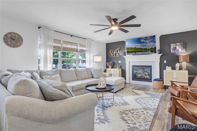 215 Ashford Drive, Glen Carbon, IL 62034