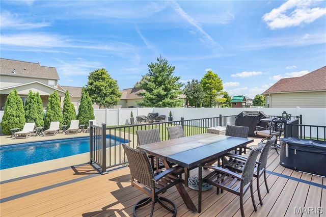 215 Ashford Drive, Glen Carbon, IL 62034