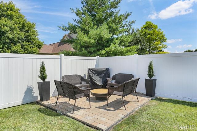 215 Ashford Drive, Glen Carbon, IL 62034