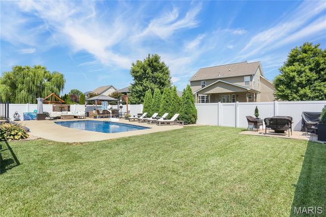 215 Ashford Drive, Glen Carbon, IL 62034