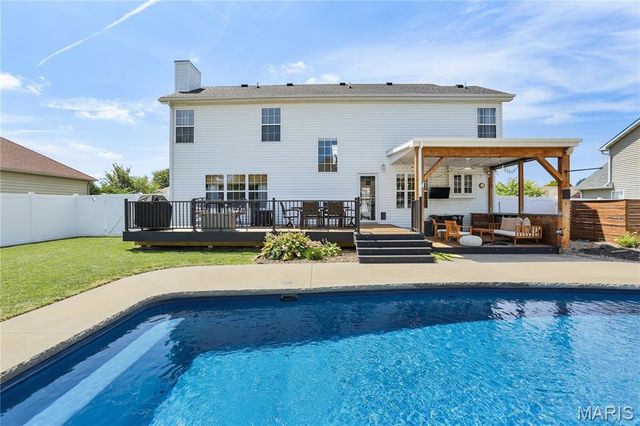 215 Ashford Drive, Glen Carbon, IL 62034