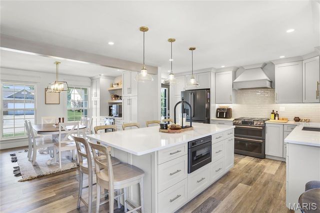 215 Ashford Drive, Glen Carbon, IL 62034