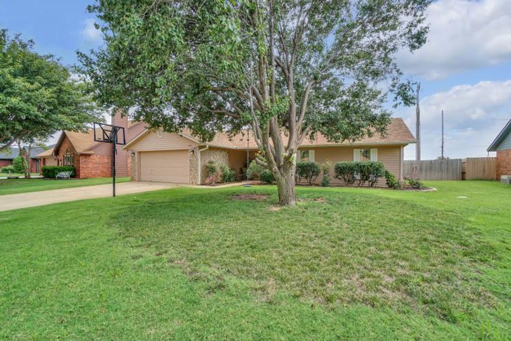 1100 Ruth Road, Altus, OK 73521