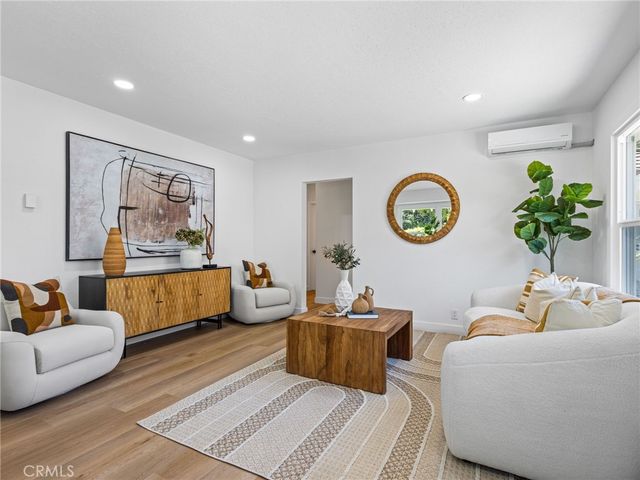 10559 Camarillo, Los Angeles, CA 91602