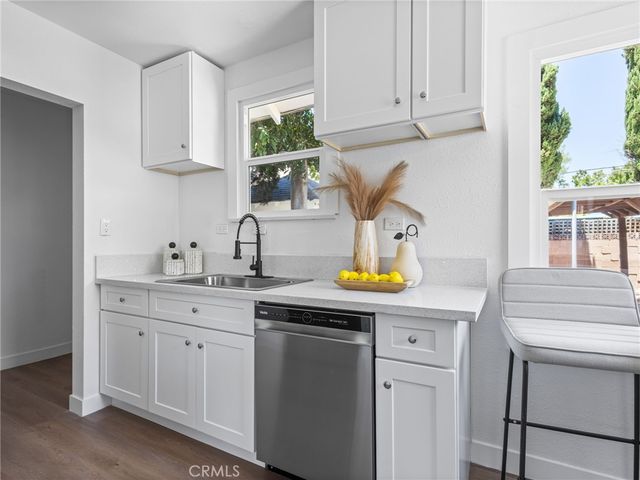 10559 Camarillo, Los Angeles, CA 91602