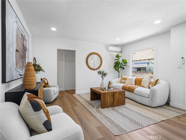 10559 Camarillo, Los Angeles, CA 91602