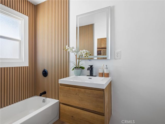 10559 Camarillo, Los Angeles, CA 91602