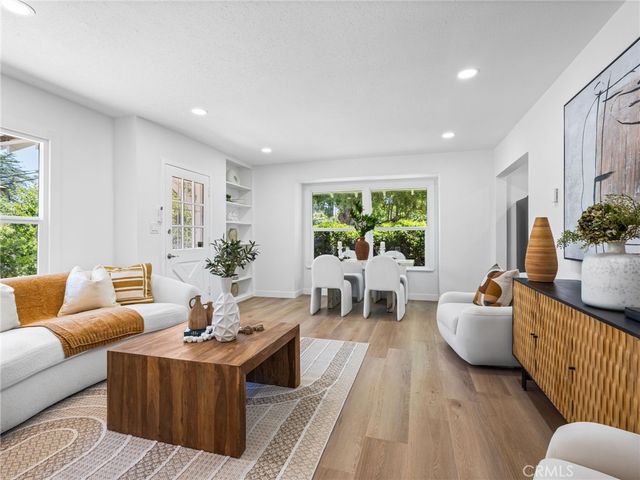 10559 Camarillo, Los Angeles, CA 91602