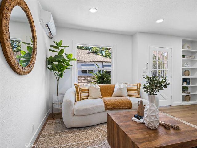 10559 Camarillo, Los Angeles, CA 91602