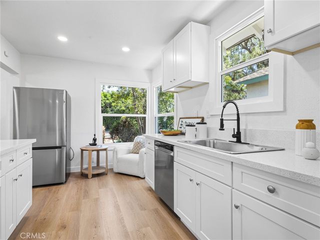 10559 Camarillo, Los Angeles, CA 91602