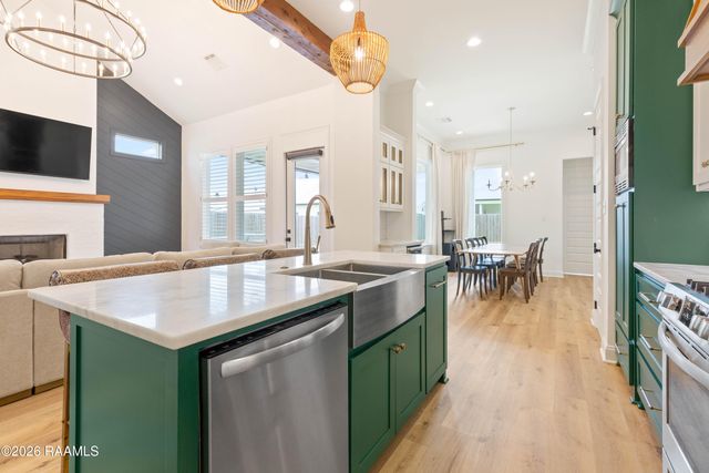 105 Sleeply View Drive, Broussard, LA 70518