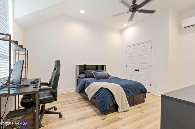 105 Sleeply View Drive, Broussard, LA 70518
