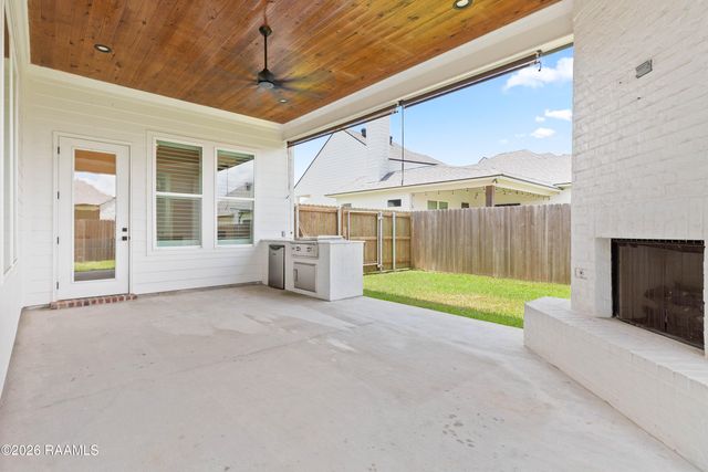 105 Sleeply View Drive, Broussard, LA 70518