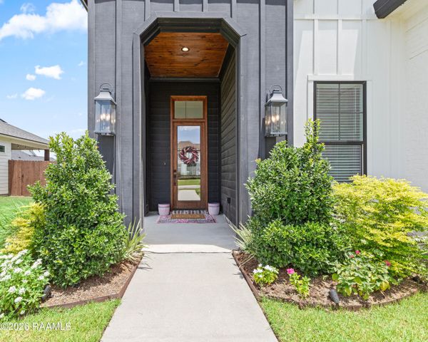 105 Sleeply View Drive, Broussard, LA 70518