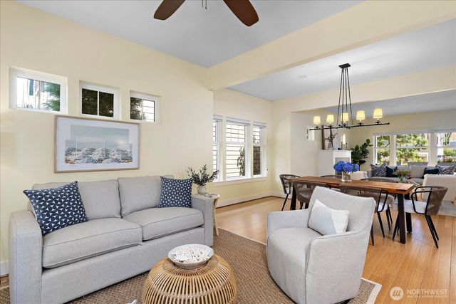 5925 31st Avenue SW, Seattle, WA 98126