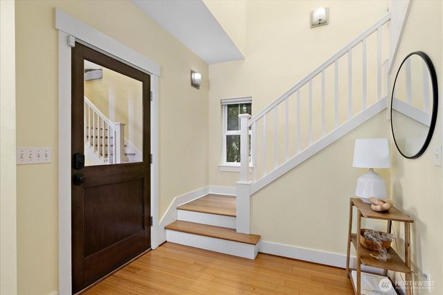 5925 31st Avenue SW, Seattle, WA 98126