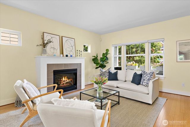 5925 31st Avenue SW, Seattle, WA 98126