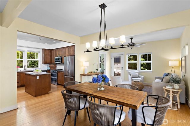 5925 31st Avenue SW, Seattle, WA 98126