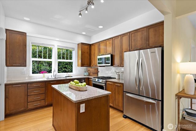 5925 31st Avenue SW, Seattle, WA 98126