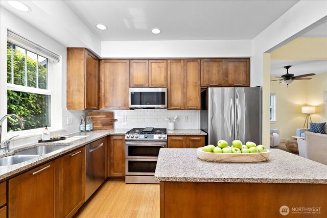 5925 31st Avenue SW, Seattle, WA 98126