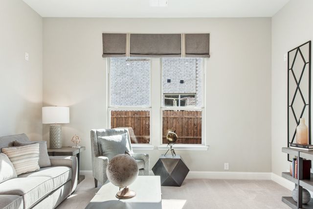 208 Oakcrest Drive, Justin, TX 76247