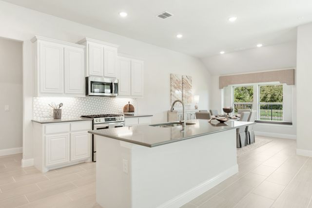 208 Oakcrest Drive, Justin, TX 76247