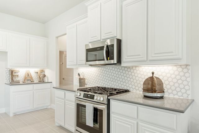 208 Oakcrest Drive, Justin, TX 76247