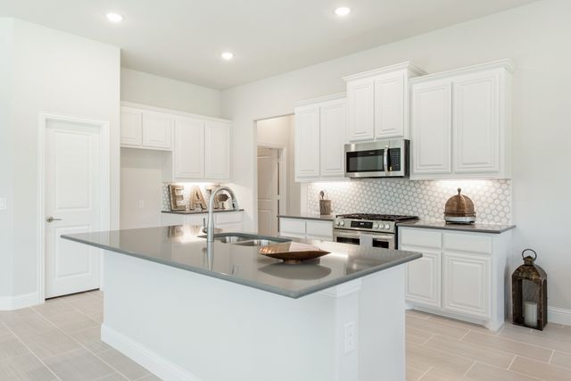 208 Oakcrest Drive, Justin, TX 76247