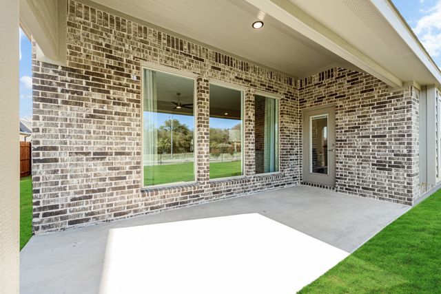 208 Oakcrest Drive, Justin, TX 76247