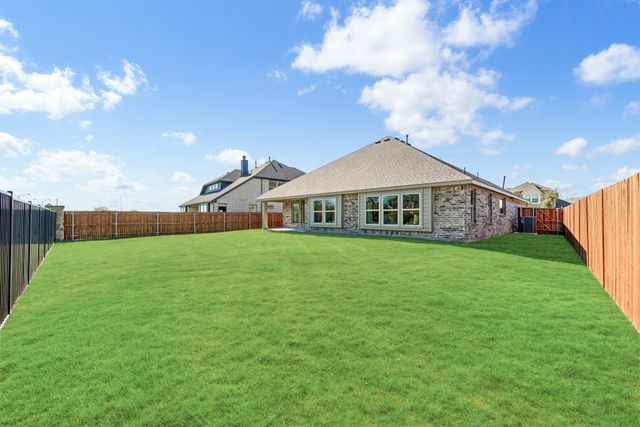 208 Oakcrest Drive, Justin, TX 76247