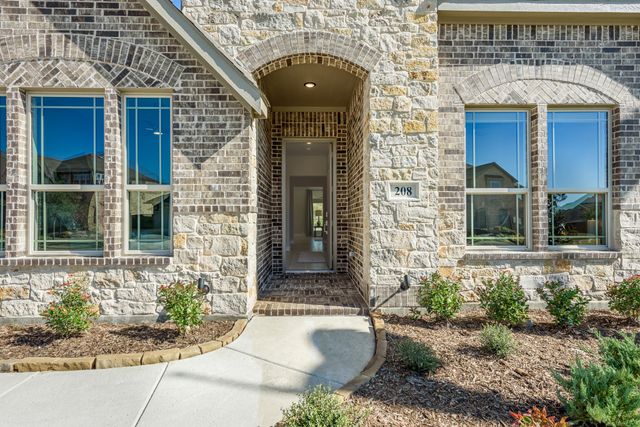 208 Oakcrest Drive, Justin, TX 76247