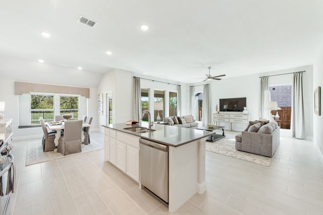 208 Oakcrest Drive, Justin, TX 76247