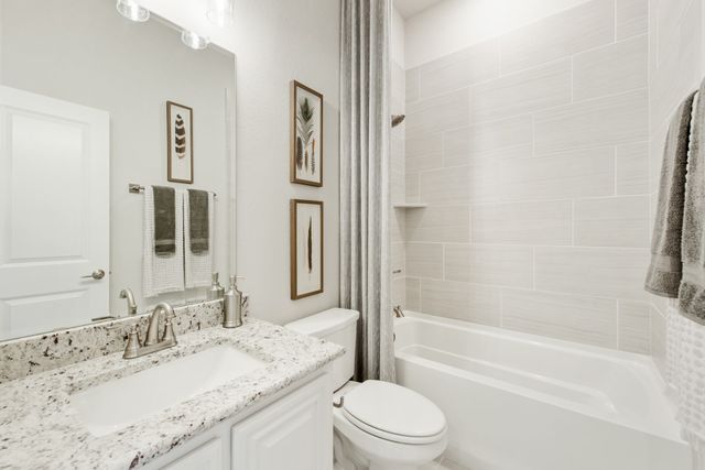 208 Oakcrest Drive, Justin, TX 76247