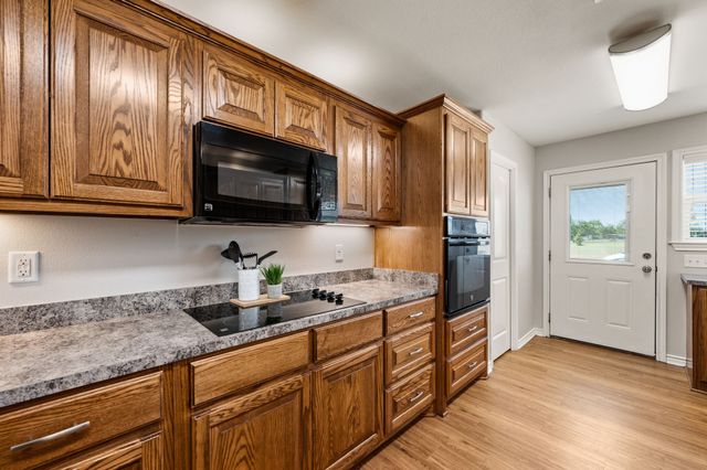 9888 NW County Road 2221, Barry, TX 75102