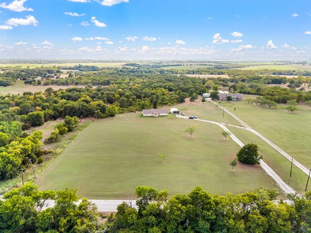 9888 NW County Road 2221, Barry, TX 75102
