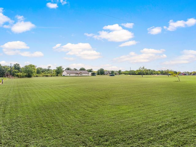 9888 NW County Road 2221, Barry, TX 75102