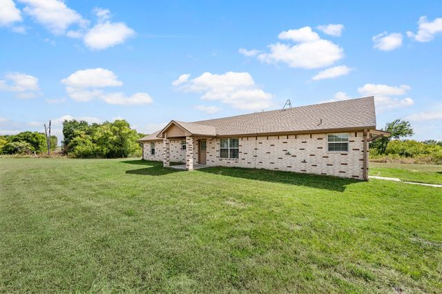 9888 NW County Road 2221, Barry, TX 75102