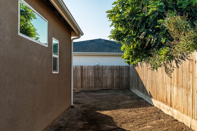 1797 Clearwater Street, Tulare, CA 93274