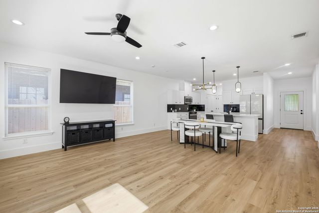 918 Berlin Ave, San Antonio, TX 78211