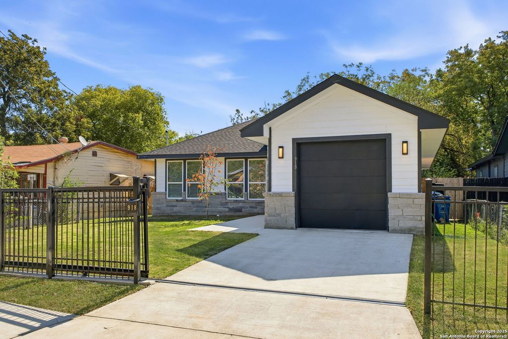 918 Berlin Ave, San Antonio, TX 78211