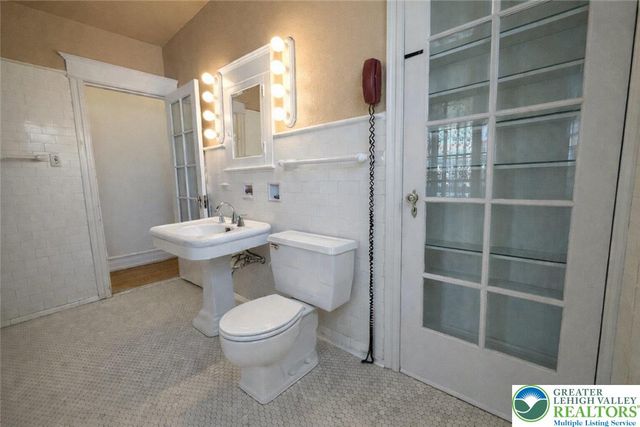 1213 West Walnut Street, Allentown City, PA 18102